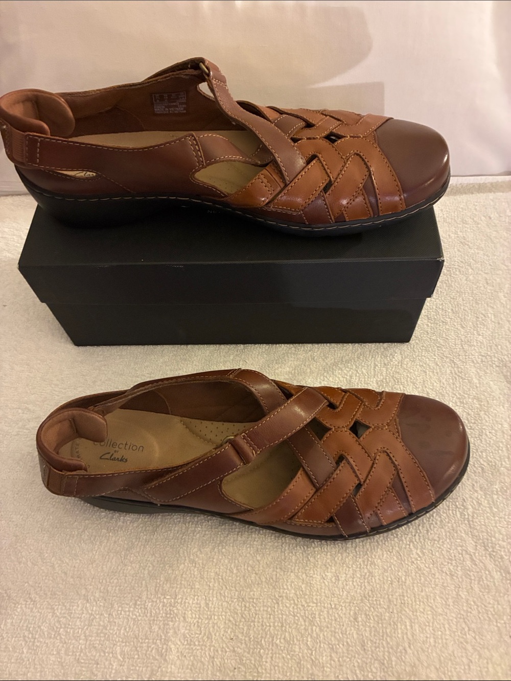 NWOT Clarks Cora Dream Women’s Tan/Brown Leather Combi Fisherman Strap Sandals